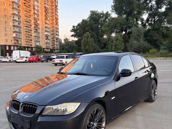 2010 BMW 3 серии 318i V (E90/E91/E92/E93) Рестайлинг, чёрный, 1250000 рублей - вид 2