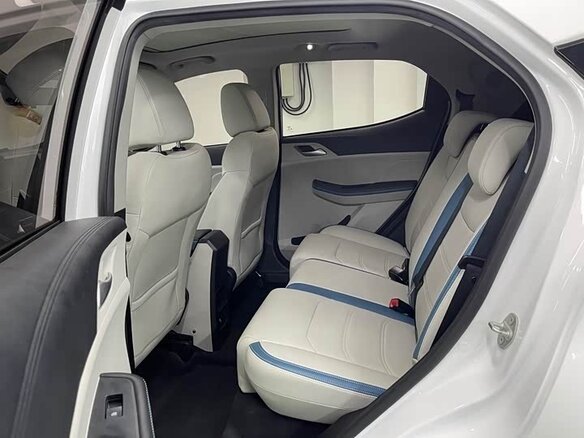 2023 BYD Yuan Pro (47 kWh) I Рестайлинг 2 (Pro), белый - вид 18