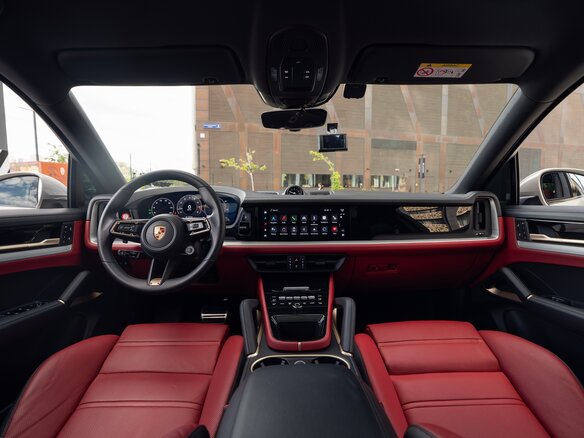 2024 Porsche Cayenne Coupé III Рестайлинг, серый, 14900000 рублей - вид 2
