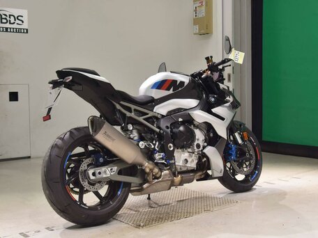 2025 BMW M 1000 R, серебристый, 2900000 рублей, вид 5