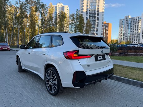 2026 BMW X1 Long 25Li xDrive III (U11/U12), белый, 5390000 рублей, вид 4