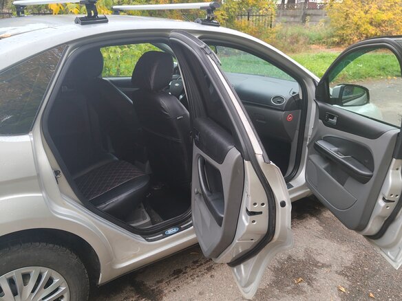2010 Ford Focus II Рестайлинг, серебристый, 340000 рублей - вид 10