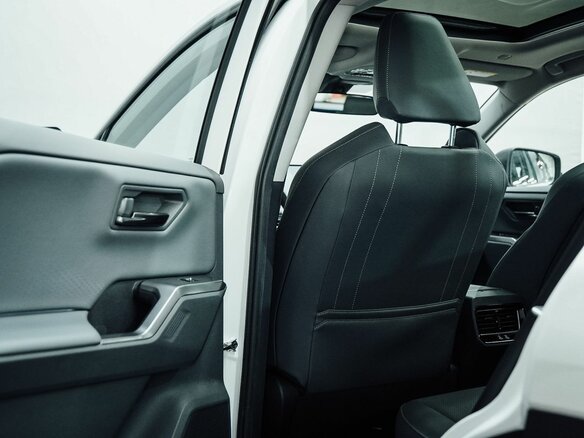 2026 Toyota RAV4 VI (XA60), белый, 4250000 рублей - вид 37