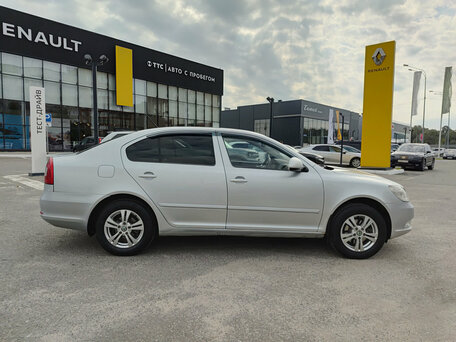 2011 Skoda Octavia II (A5) Рестайлинг, серебристый, 575000 рублей, вид 4
