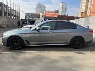 2019 BMW 5 серии 530d xDrive VII (G30/G31/G38), серый, 4500000 рублей, вид 3