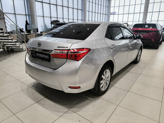 2013 Toyota Corolla XI (E160, E170, E180), серебристый, 899000 рублей, вид 5