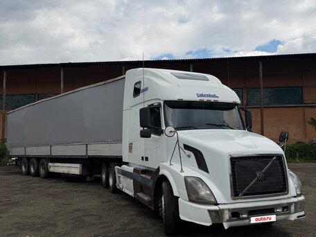 2003 Volvo VNL, белый, 2100000 рублей, вид 2