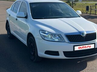 2013 Skoda Octavia II (A5) Рестайлинг, белый, 550000 рублей, вид 3