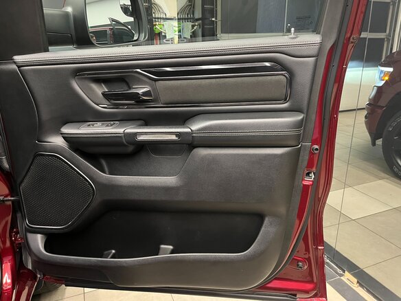 2022 Ram 1500 Crew Cab V, красный, 5900000 рублей - вид 14