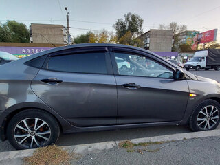 2015 Hyundai Solaris I Рестайлинг, серый, 999000 рублей, вид 4