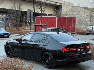 2019 BMW 7 серии 750d xDrive VI (G11/G12) Рестайлинг, чёрный, 6340000 рублей, вид 3