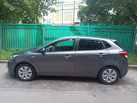 2016 Kia Rio III Рестайлинг, серый, 1080000 рублей, вид 4