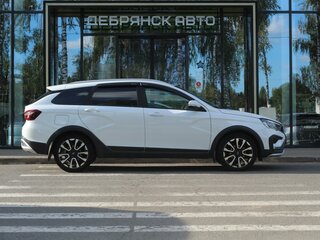 2024 Lada (ВАЗ) Vesta SW Cross I Рестайлинг (NG), белый, 1520000 рублей, вид 4
