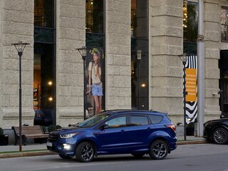 2018 Ford Kuga II Рестайлинг, синий, 1950000 рублей, вид 3
