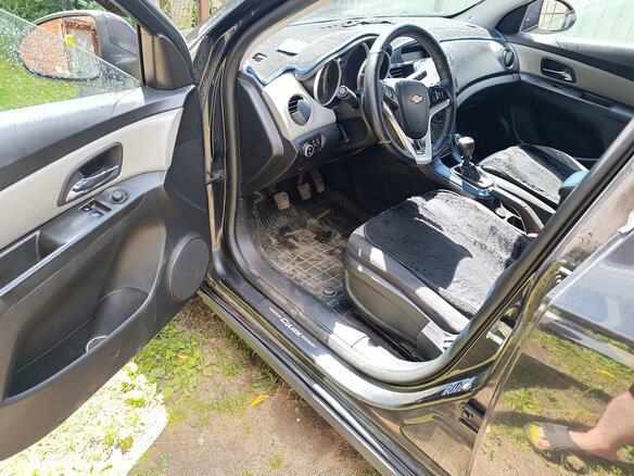 2012 Chevrolet Cruze I, чёрный, 550000 рублей - вид 1