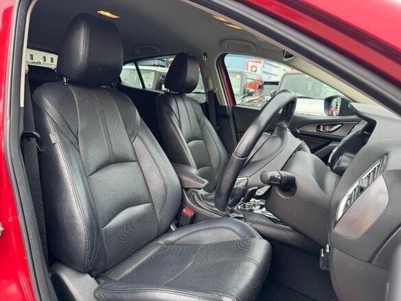 2018 Mazda Axela III Рестайлинг, красный, 1180000 рублей - вид 9