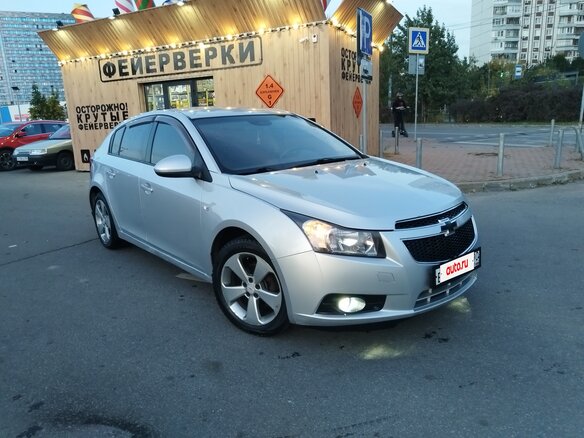 2012 Chevrolet Cruze I, серебристый, 640000 рублей - вид 3