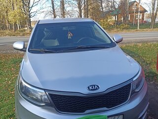 2015 Kia Rio III Рестайлинг, серебристый, 693000 рублей, вид 2