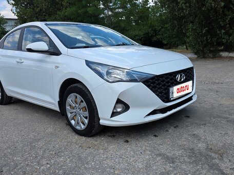 2021 Hyundai Solaris II Рестайлинг, белый, 1300000 рублей, вид 1