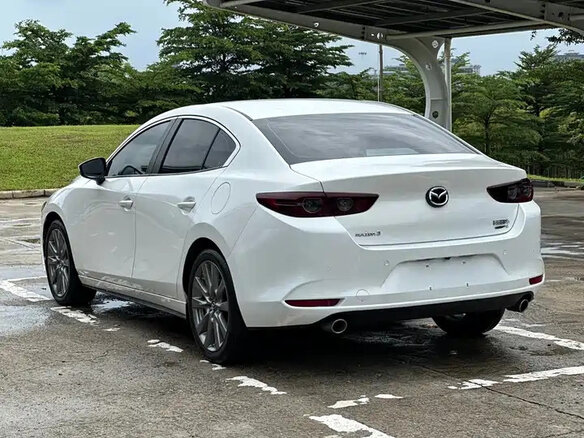 2022 Mazda 3 Axela IV (BP), белый, 1437000 рублей - вид 5