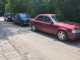 1995 Mercedes-Benz E-Класс 220 I (W124), красный, 250000 рублей, вид 5