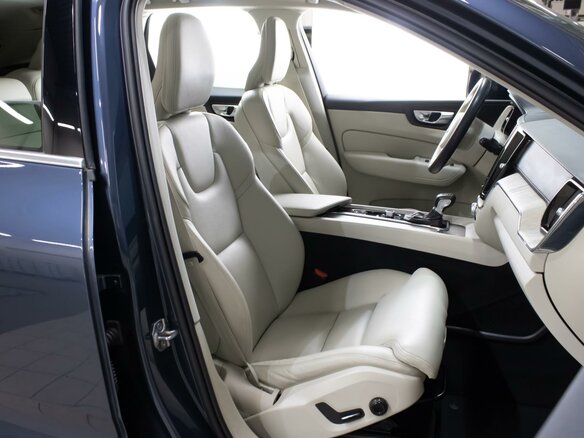 2020 Volvo XC60 II, голубой, 3450000 рублей - вид 8