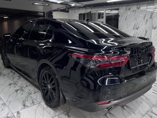 2021 Toyota Camry VIII (XV70) Рестайлинг, чёрный, 3700000 рублей, вид 4