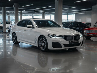 2021 BMW 5 серии 520i VII (G30/G31/G38) Рестайлинг, белый, 3350000 рублей, вид 2