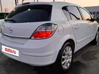 2013 Opel Astra H Рестайлинг, белый, 749000 рублей, вид 3