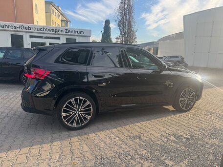 2023 BMW X1 18i sDrive III (U11/U12), чёрный, вид 4
