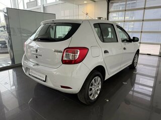 2020 Renault Sandero II Рестайлинг, белый, 840000 рублей, вид 4