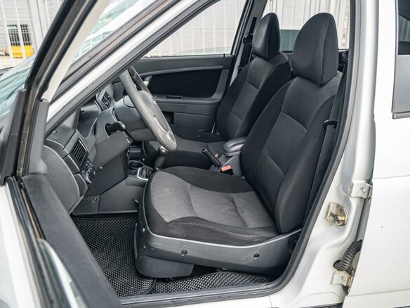 2014 Lada (ВАЗ) Priora I Рестайлинг, белый, 500000 рублей - вид 9
