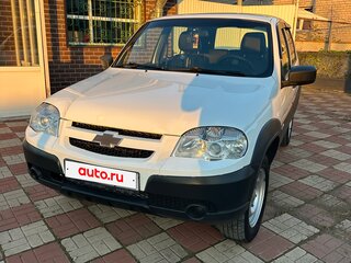 2018 Chevrolet Niva I Рестайлинг, белый, 730000 рублей, вид 2