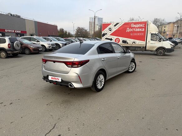 2022 Kia Rio IV Рестайлинг, серый, 1750000 рублей - вид 5