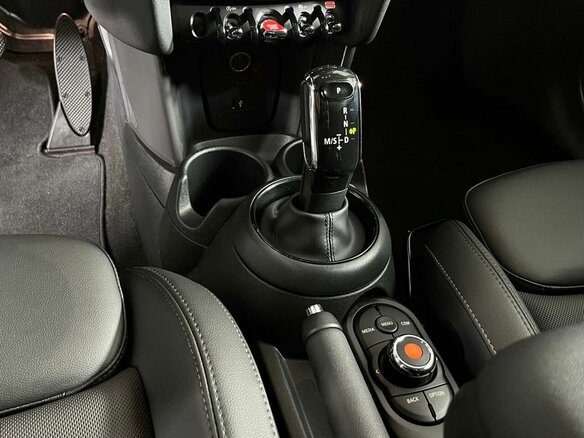 2020 Mini Hatch Cooper III (F55/F56) Рестайлинг, синий, 1899000 рублей - вид 22