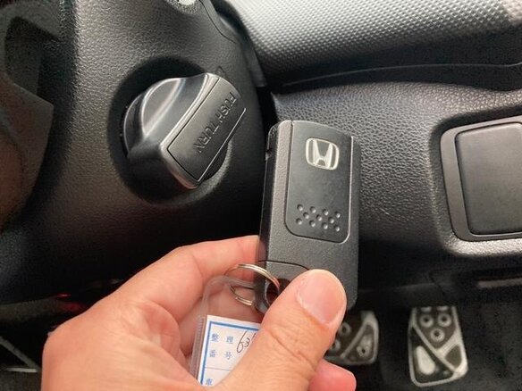 2014 Honda Insight II Рестайлинг, чёрный, 741000 рублей - вид 17
