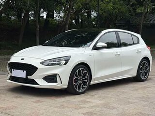 2021 Ford Focus IV, белый, 1500000 рублей, вид 1