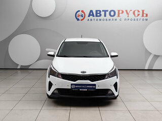 2021 Kia Rio IV Рестайлинг, белый, 1398000 рублей, вид 3