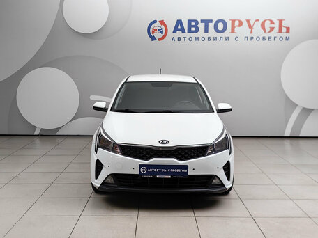 2021 Kia Rio IV Рестайлинг, белый, 1398000 рублей, вид 3