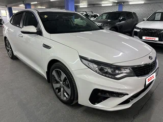 2019 Kia Optima IV Рестайлинг, белый, 1875000 рублей, вид 3
