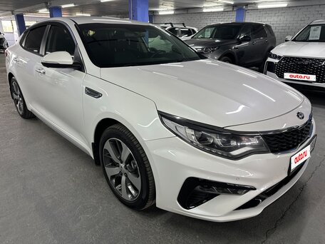 2019 Kia Optima IV Рестайлинг, белый, 1875000 рублей, вид 3