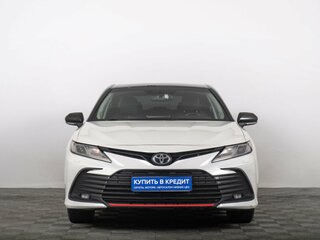 2021 Toyota Camry VIII (XV70) Рестайлинг, белый, 3399000 рублей, вид 3