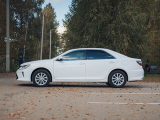 2015 Toyota Camry VII (XV50) Рестайлинг, белый, 1999000 рублей, вид 5