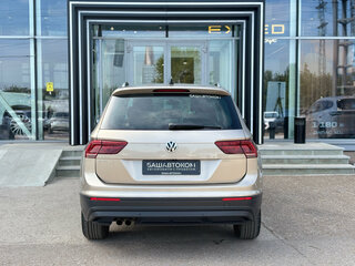 2018 Volkswagen Tiguan II, бежевый, 1710000 рублей, вид 5