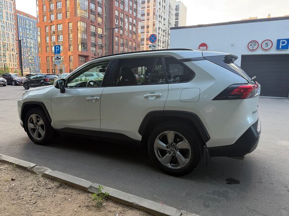 2020 Toyota RAV4 V (XA50), белый - вид 4