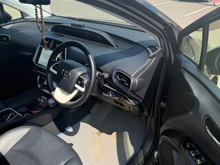 2018 Toyota Prius IV Рестайлинг (XW50), чёрный, 1900000 рублей, вид 4