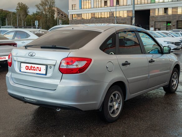 2016 Lada (ВАЗ) Granta I, серебристый, 500000 рублей - вид 2