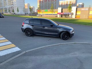 2005 BMW 1 серии 118i I (E81/E82/E87/E88), серый, 950000 рублей, вид 1
