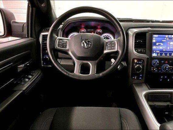 2024 Ram 1500 Crew Cab V, красный - вид 6