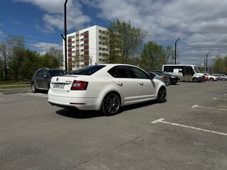 2017 Skoda Octavia III (A7) Рестайлинг, белый, 2500000 рублей, вид 4